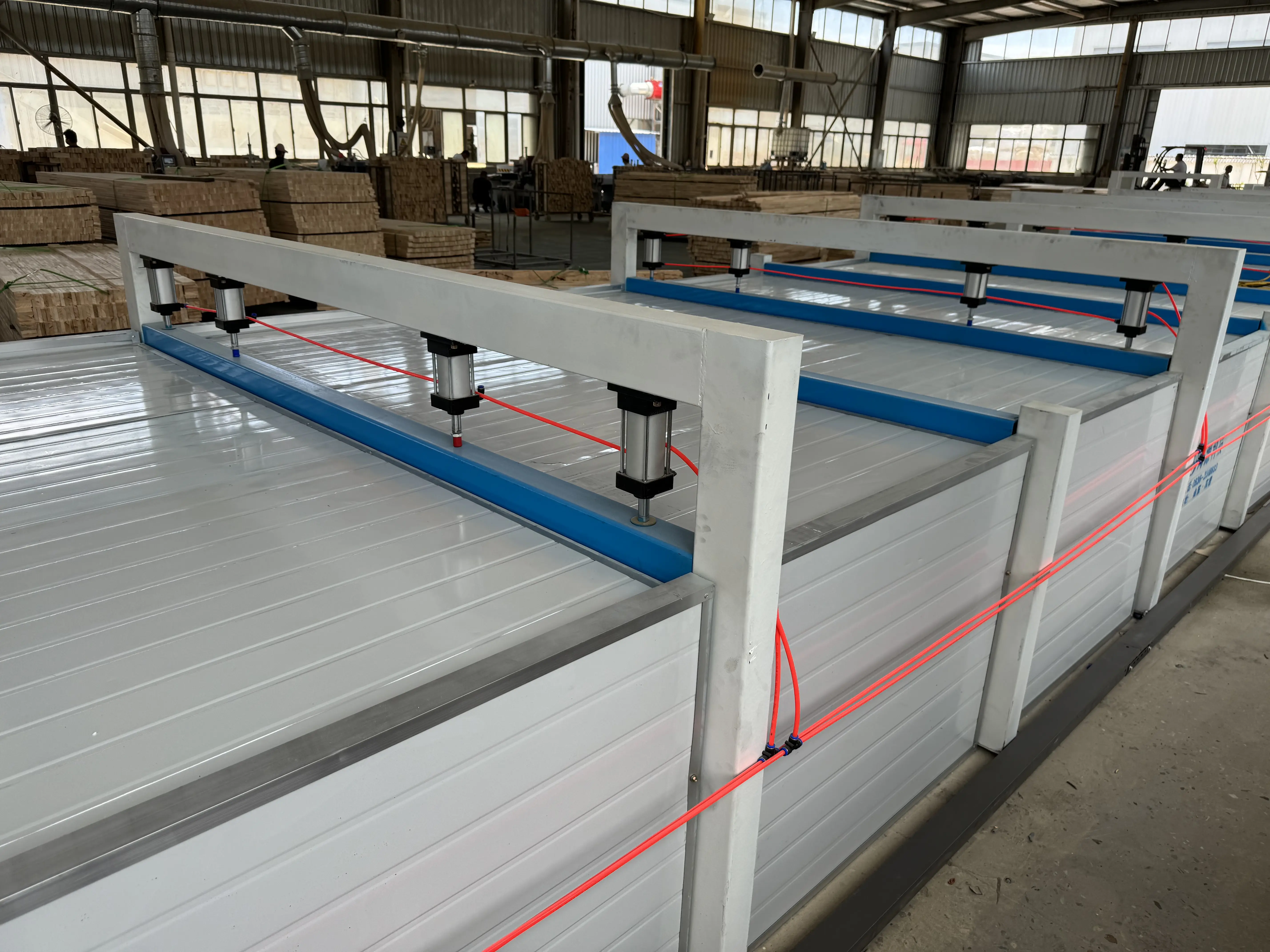 指接拼板機(jī) 拼板機(jī)木工：讓短木變“長(zhǎng)材”的高效利器