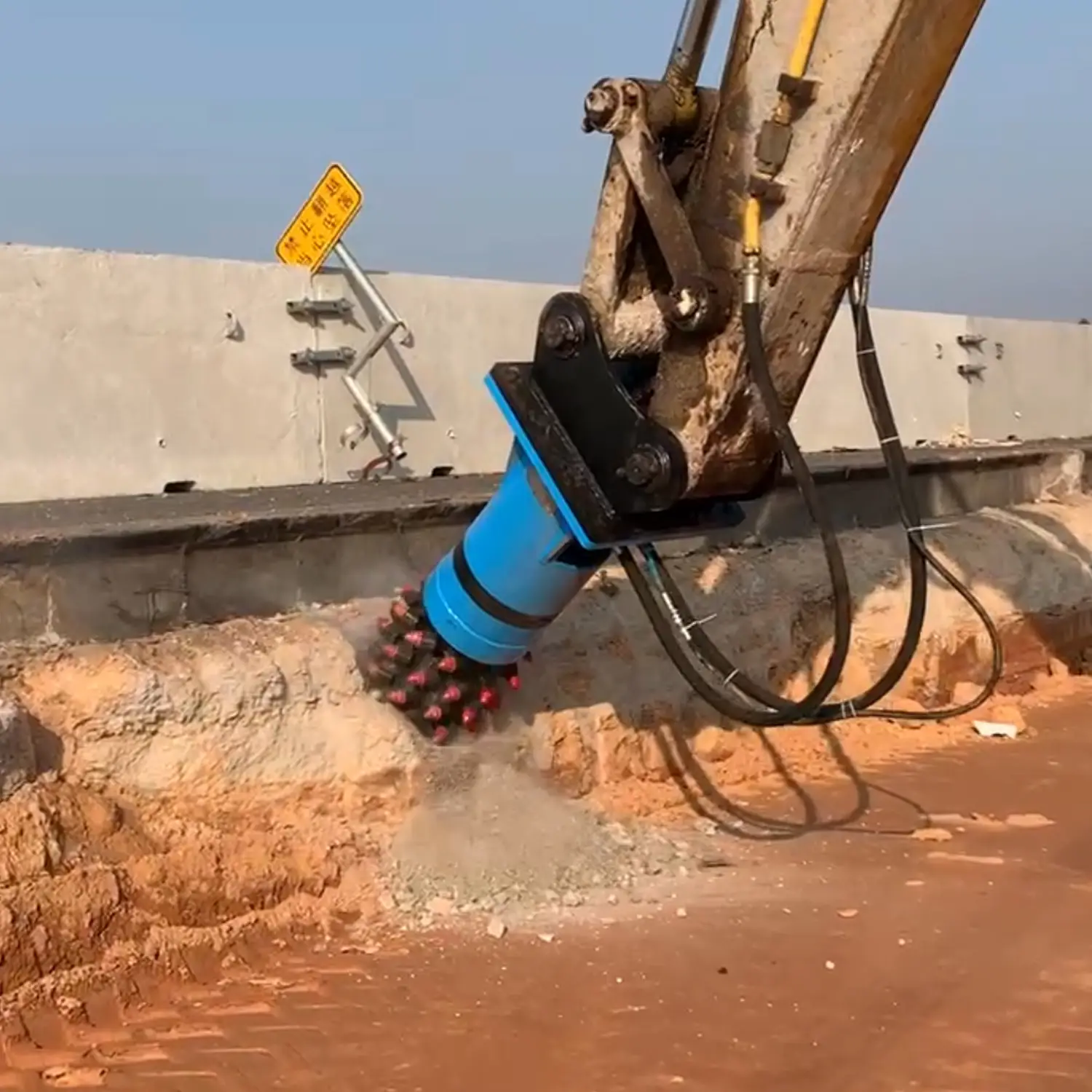 液壓銑挖機(jī)屬具怎么選？工廠直供的5大優(yōu)勢(shì)，幫你省下30%成本